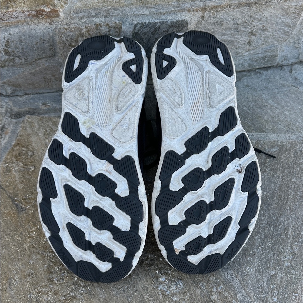 Hoka Men's Black and White CLIFTON 9 Road & Running Athletic Shoes - Size 10 - Picture 6 of 8